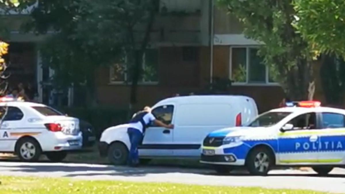 misiune politisti oradea femeie blocat masina mesaje geam