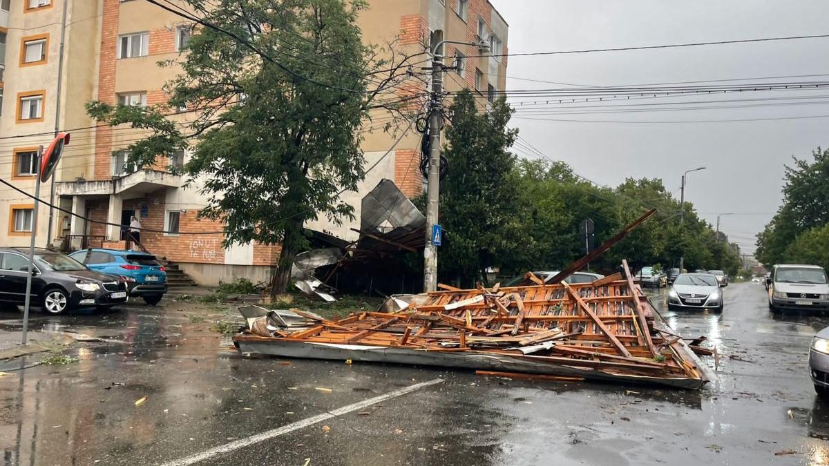 vijelie craiova acoperis zburat copaci cazuti ro alert