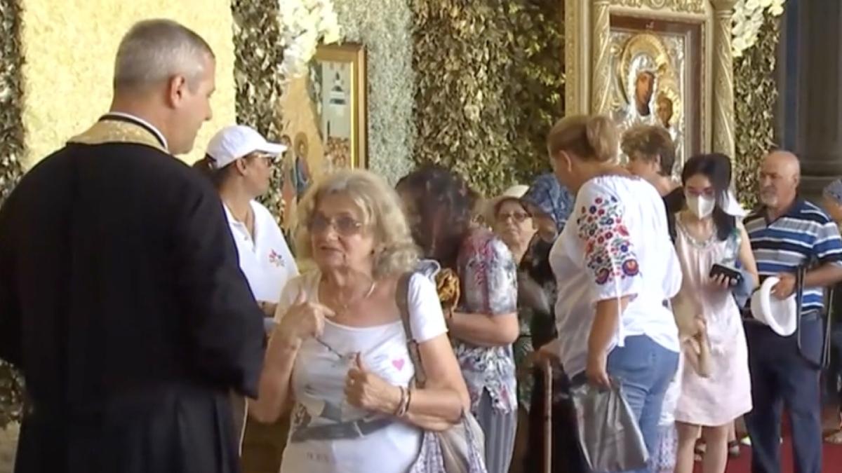 sute credinciosi braul maicii domnului facator de minuni voluntari