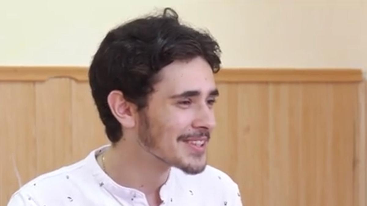 povestea tanarului de 10 la bac ce strans bani zilnic ca sa poata merge la scoala