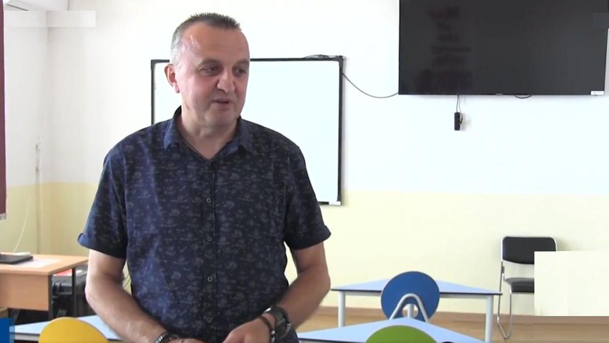 Şcoala de la sat unde elevii au table interactive şi învaţă de pe tablete