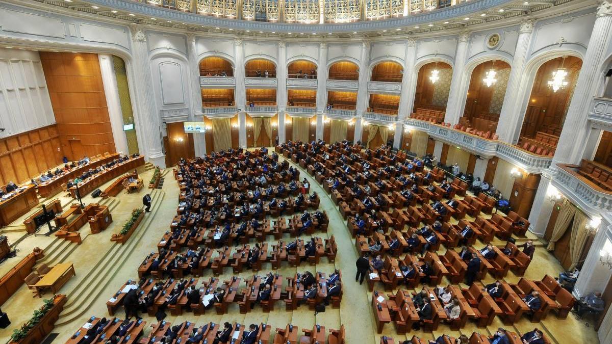 senatori deputati vacanta parlamentara 1 iulie 1 septembrie