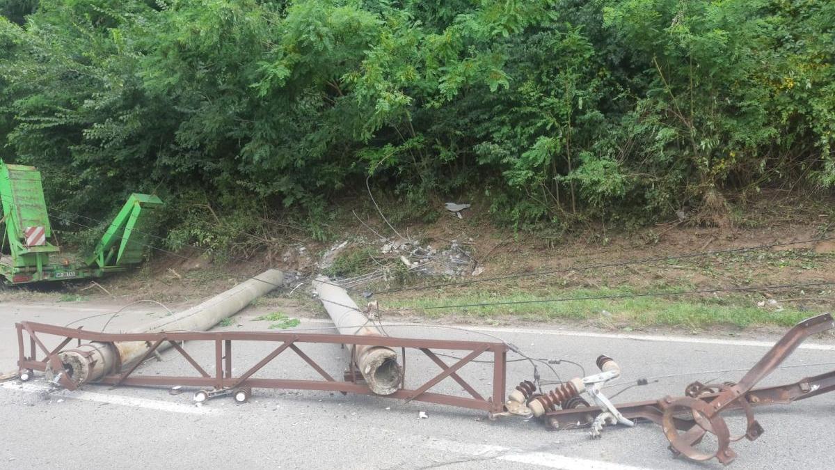 accident feroviar stalpi cazuti oameni calimanesti valcea