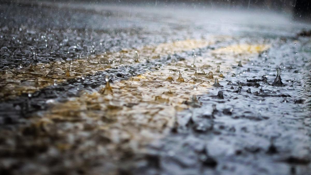 cod rosu de averse si vijelie in mai multe localitati din bacau