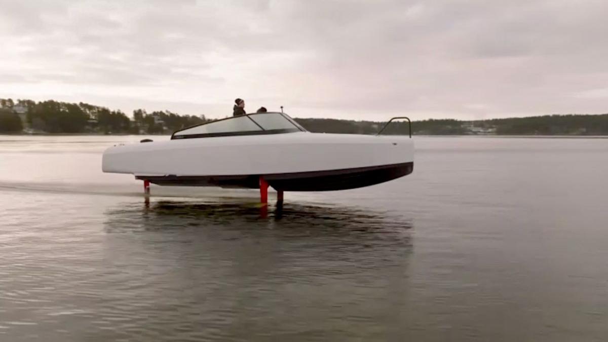 noua ambarcatiune care zboara deasupra apei si nu polueaza