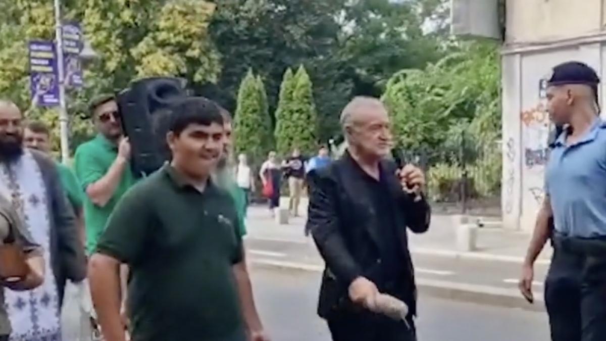 gigi becali se roaga canta strazi bucuresti pocesiune religioasa