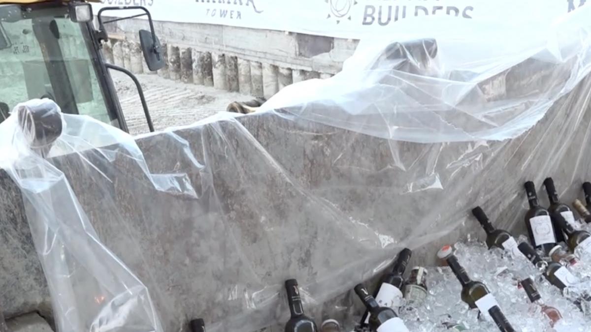 petrecere fite santier mamaia sampanie adusa excavator