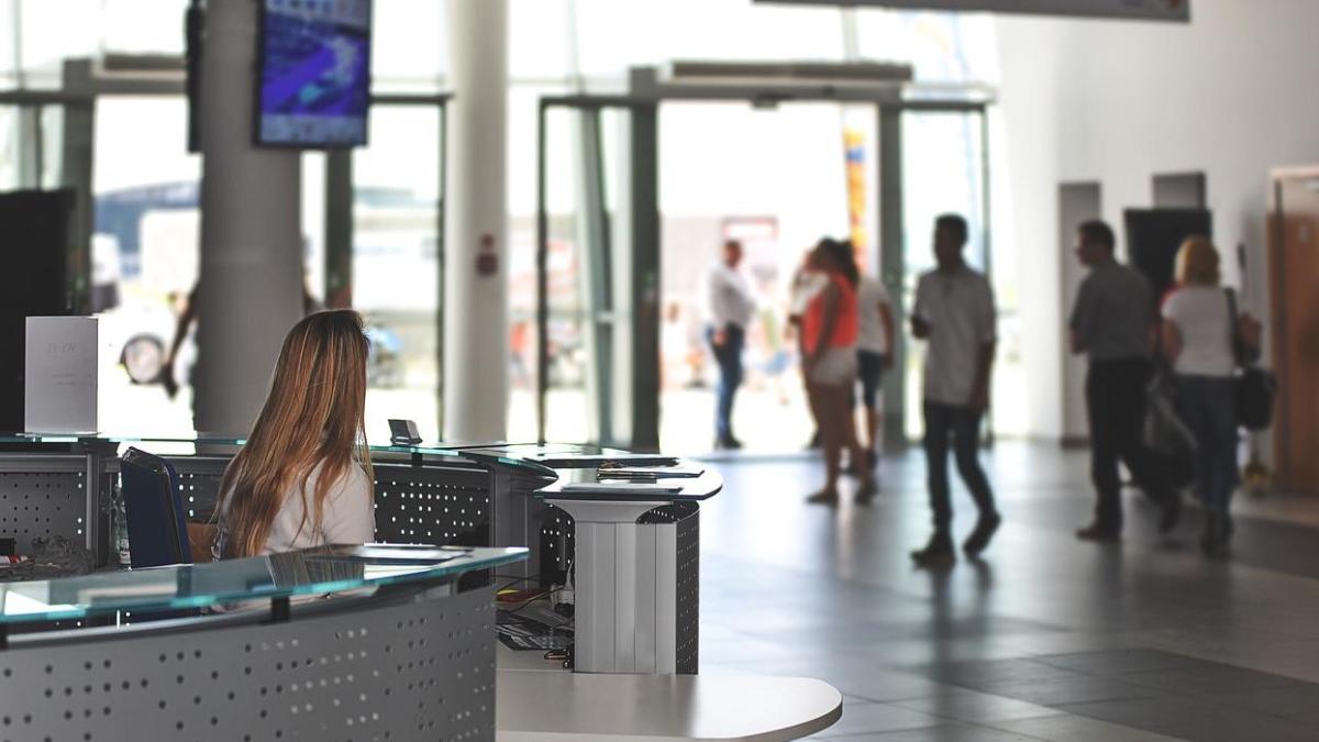 pret bilete avion va creste sef industria aeriana