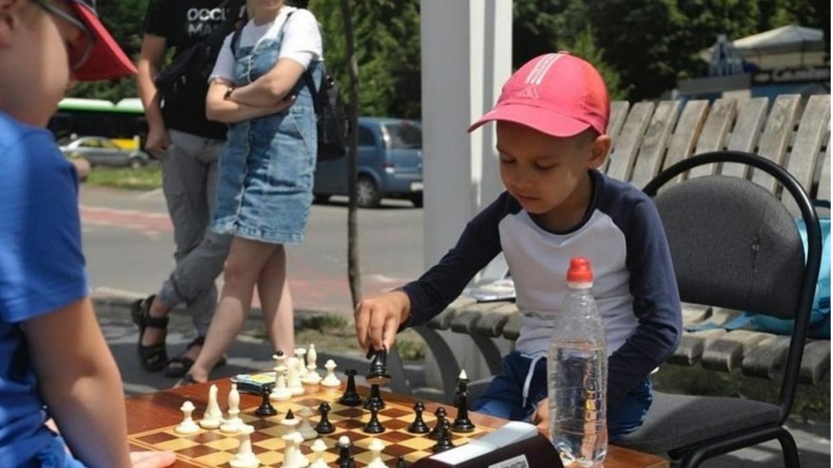 copil minune sah bani tanc armata ucraina