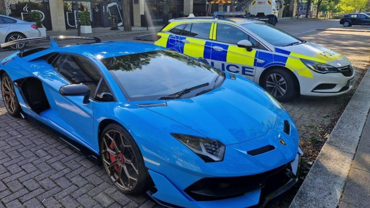 lamborghini confiscat politisti asigurare