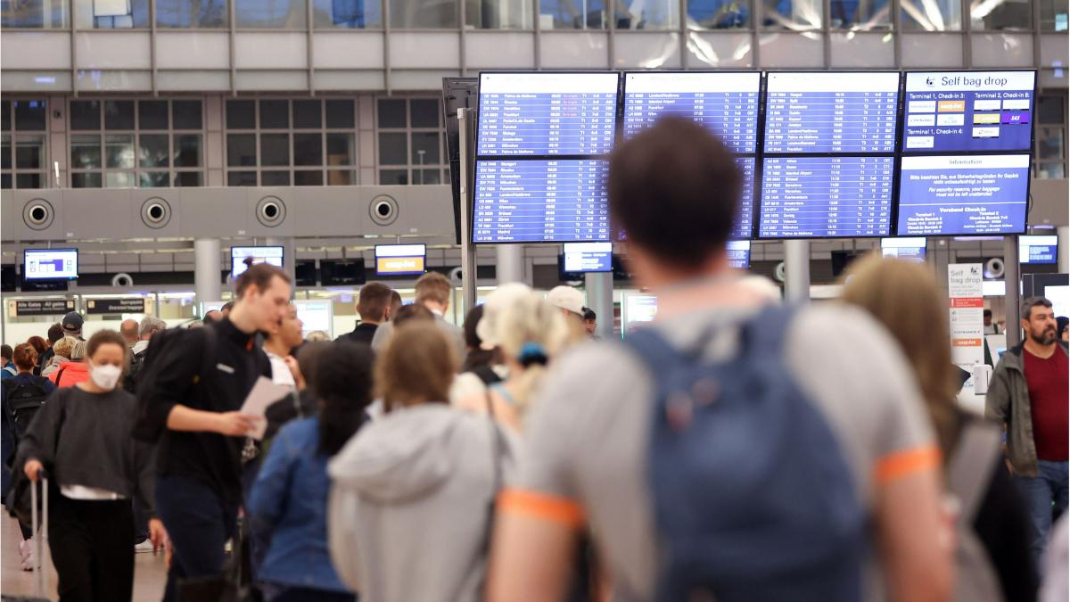 topul aeroporturilor din europa cu cel mai mare numar de zboruri intarziate sau anulate in iulie