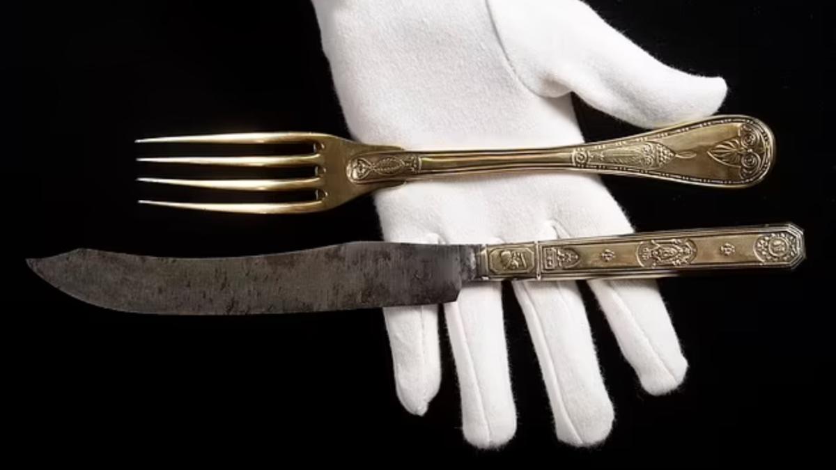 cutit furculita napoleon bonaparte licitatie