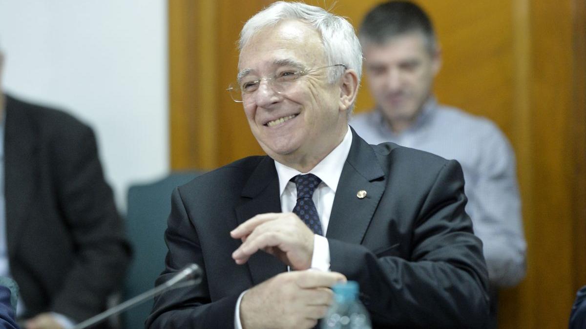 in ce investeste bani mugus isarescu guvernator bnr