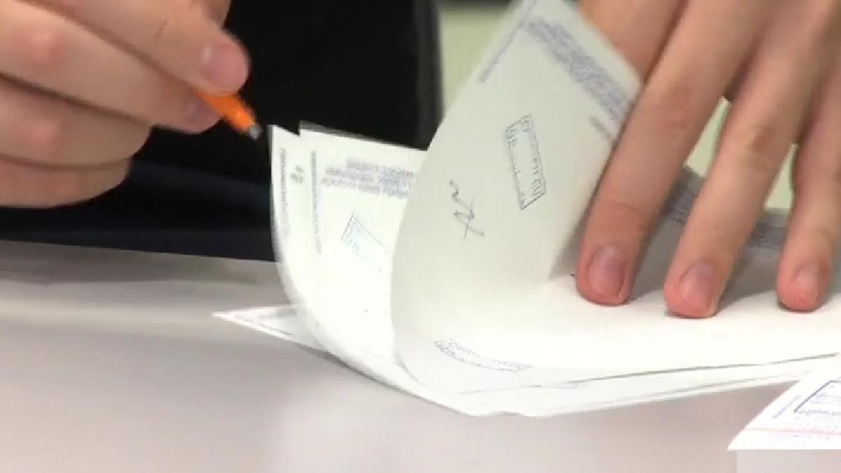 furt bani clienti angajata banca timis