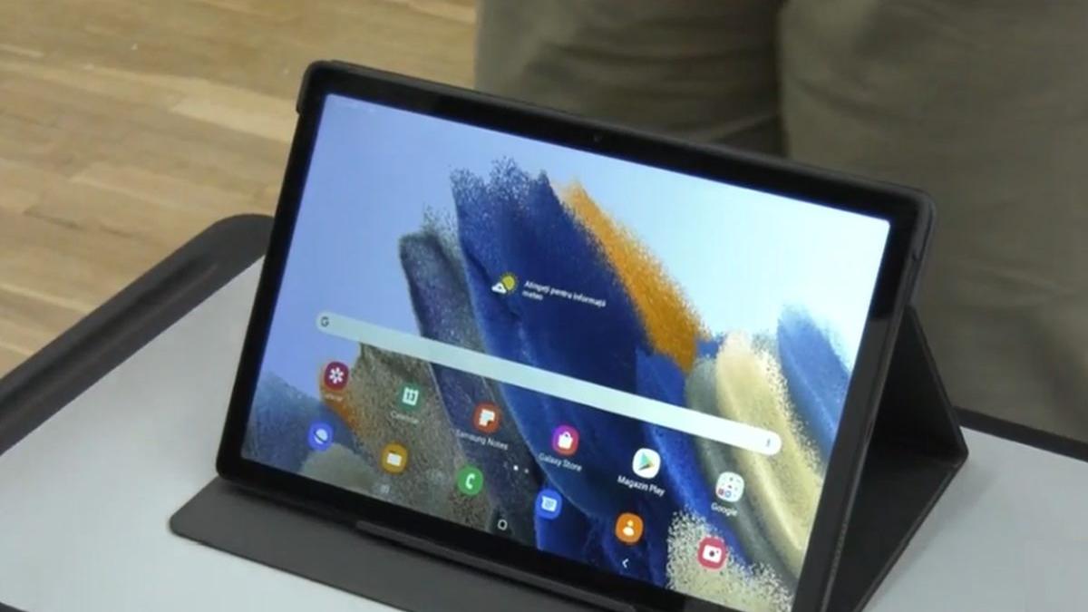 elevi renuntare carti caiete scoala oradea dotata echipamente moderne