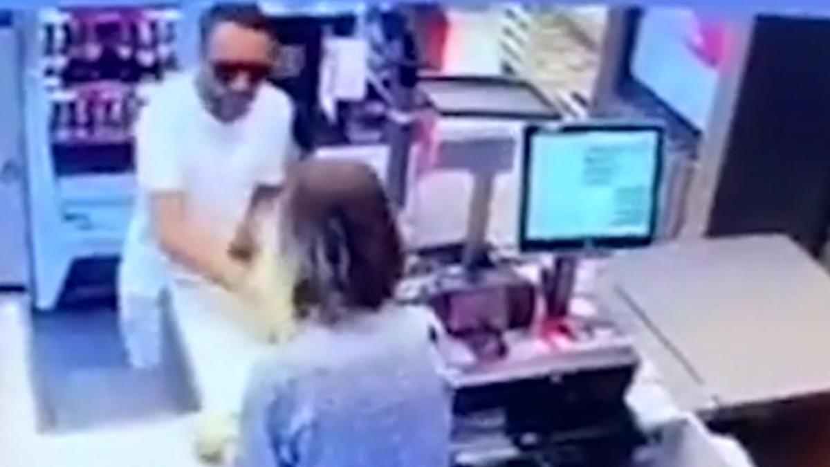 barbat filmat insela casier supermarket oradea metoda