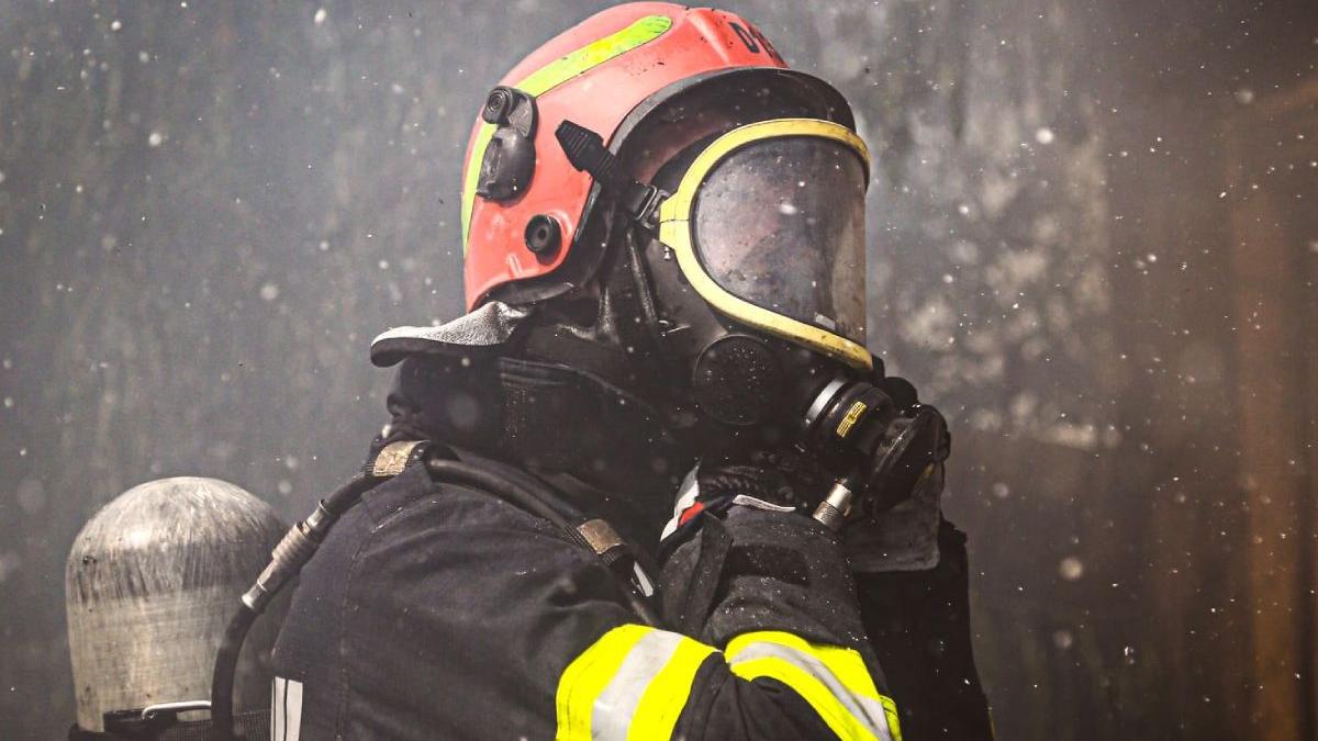 Incendiu de proporţii în Dragoteşti, Dolj | Mai multe case au fost cuprinse de flăcări