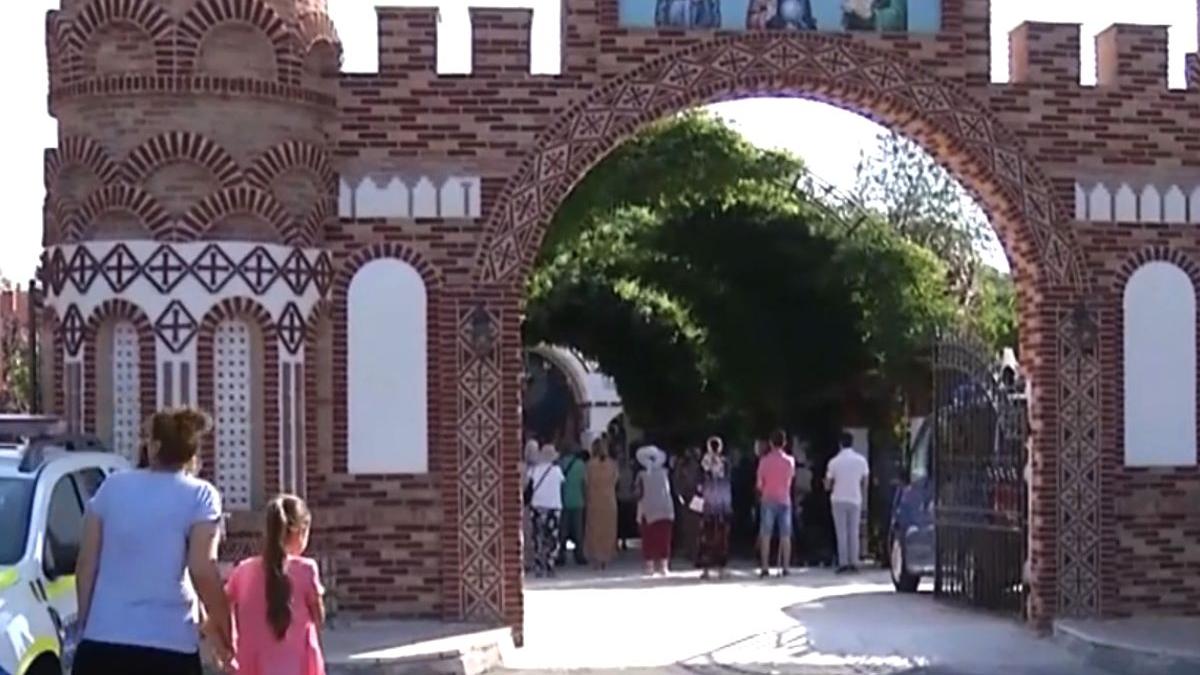 slujba sute credinciosi ploaie manastirea pantocrator