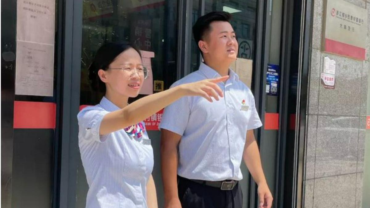 barbat a prins copil cazut etaj china