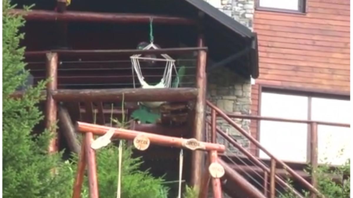 petrecareti balcon prabusit prahova