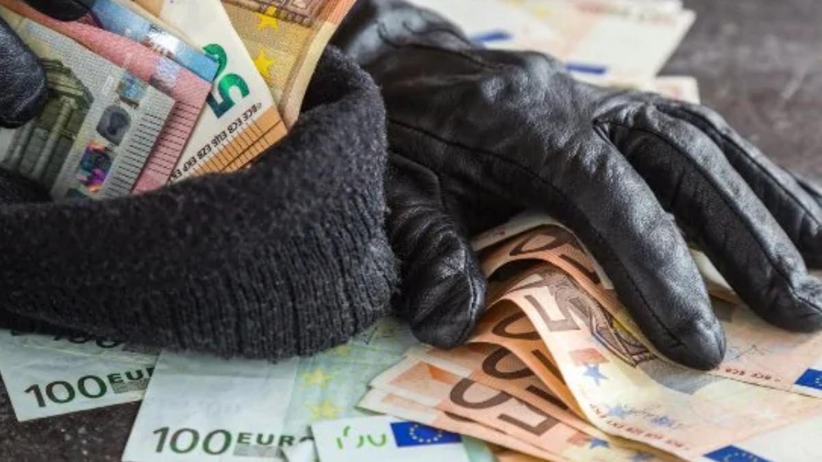 seif euro furat locuinta sectorul 1