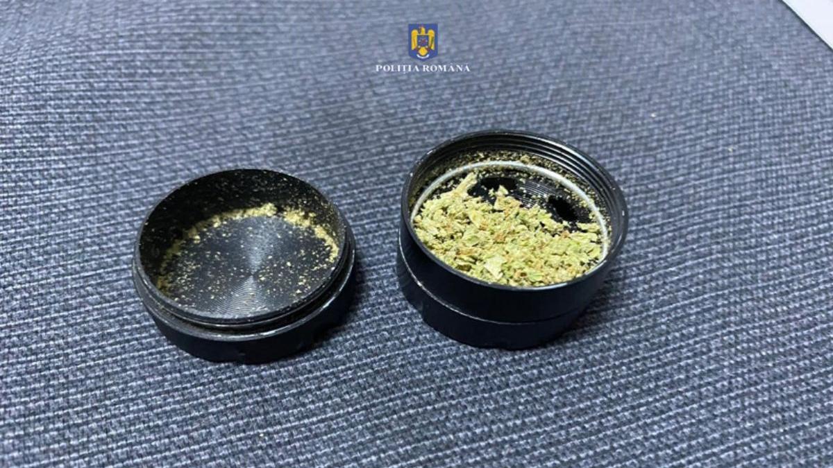 tanar satul drogu traficant droguri prins prima tranzactie