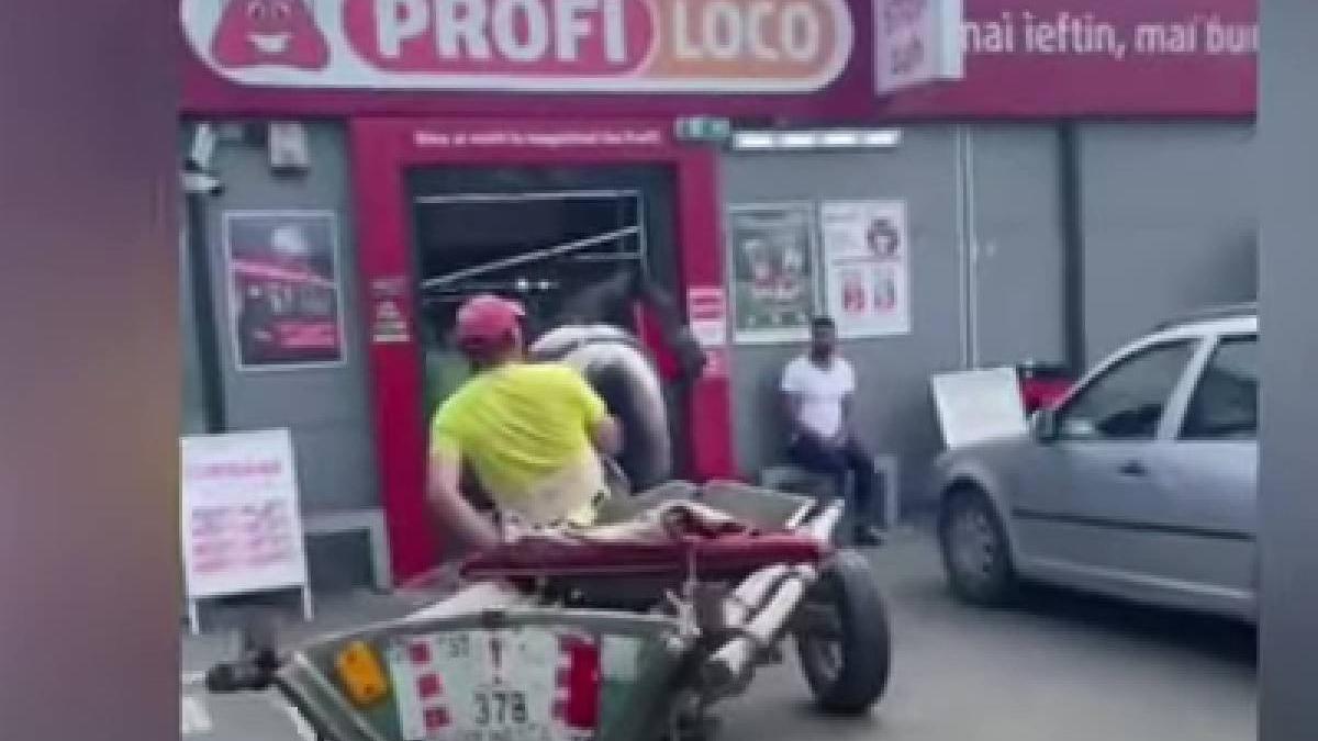 a intrat cu caruta in magazin