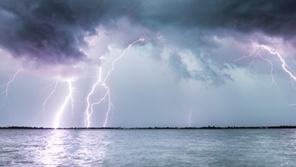 cod galben de inundatii de joi dimineata pe rauri din zece judete