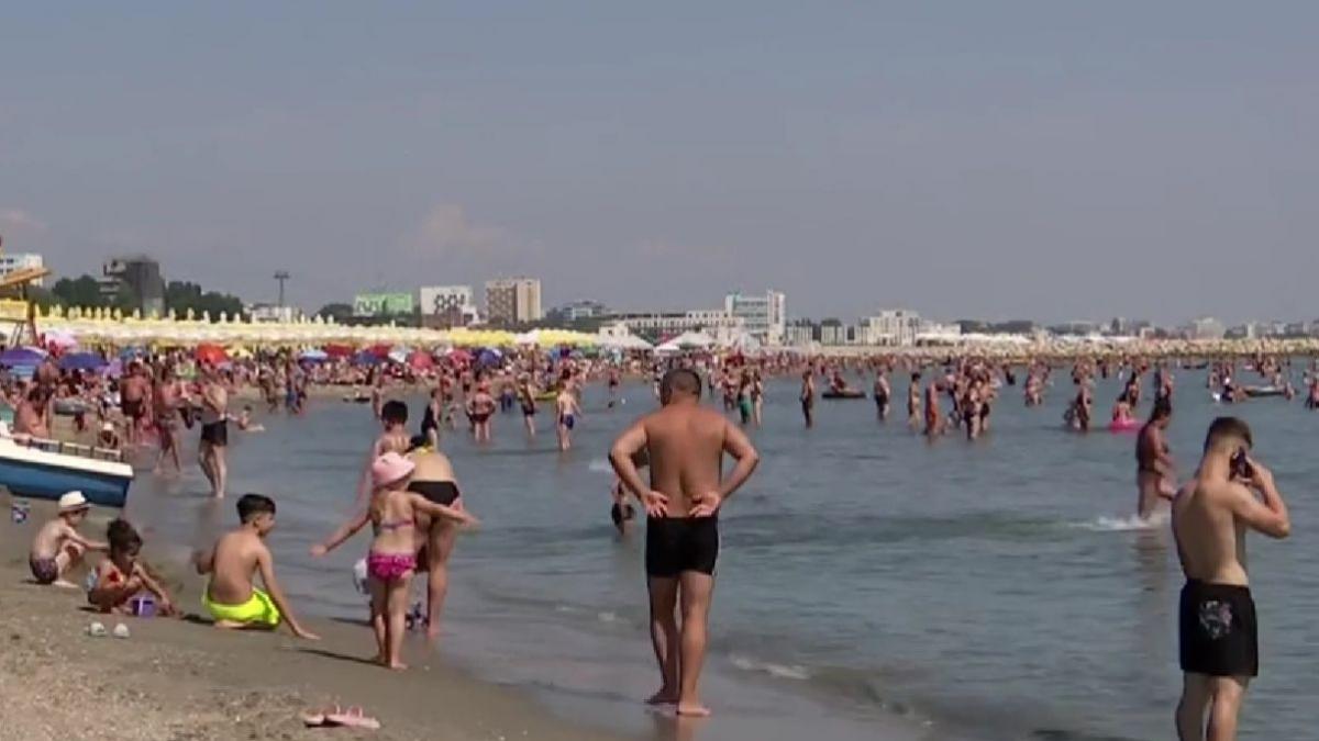 statiunea mamaia plina turisti hotelieri preturi reduse cazare