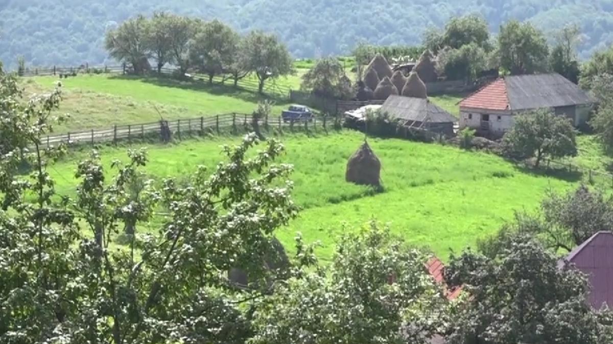 comuna romania 86 locuitori tinut hunedoara colt rai turisti