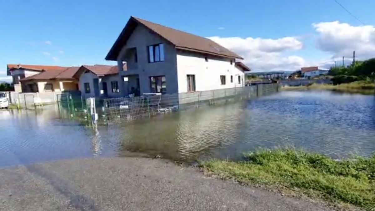 cartier inundat la targu jiu dupa ce s a spart o conducta de apa