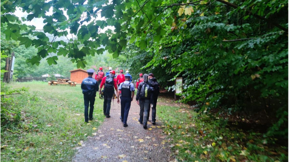 militari baza aeriana boboc salvati jandarmii montani viitura