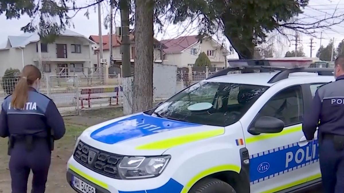 politisti amenintati cu toporul de un barbat pus pe scandal in zorleni judetul vaslui