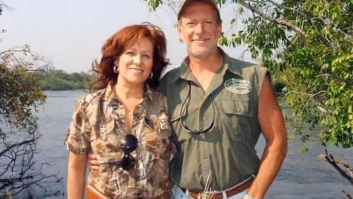 femeie impuscata sot mulimilionar vacanta africa