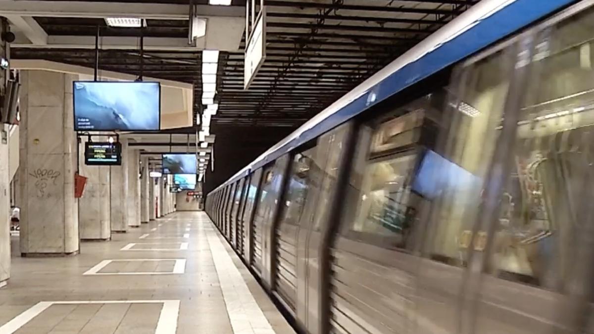 toti romanii platesc anual 65 leu metroul bucuresti
