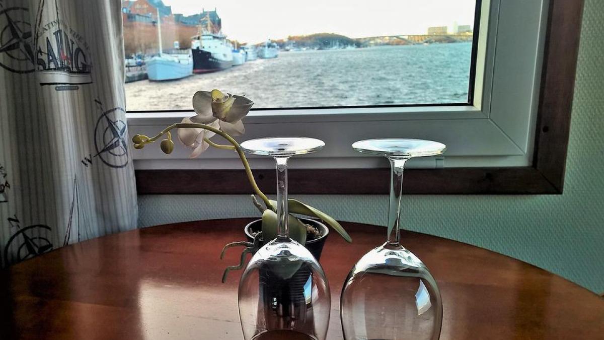 motiv dezgustator pahare hotel