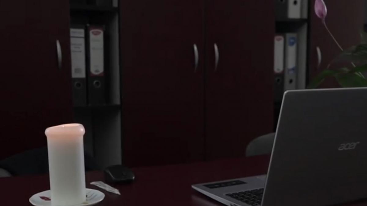 angajata primarie sinucidere