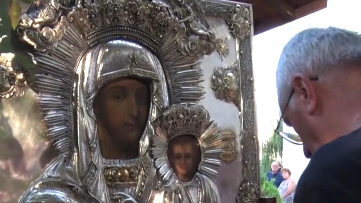 pelerinaj galati icoana facatoare de minuni salvata incendiu oameni ploaie pace