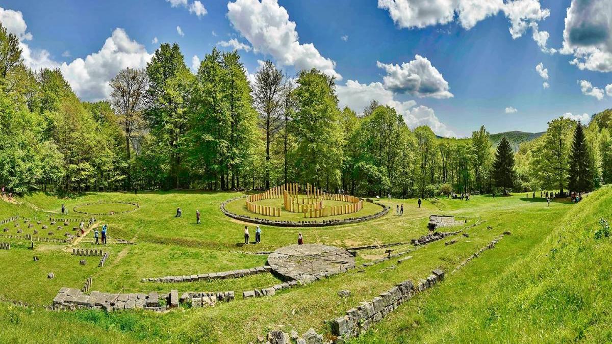 cetatea sarmizegetusa vandalizata turist arges