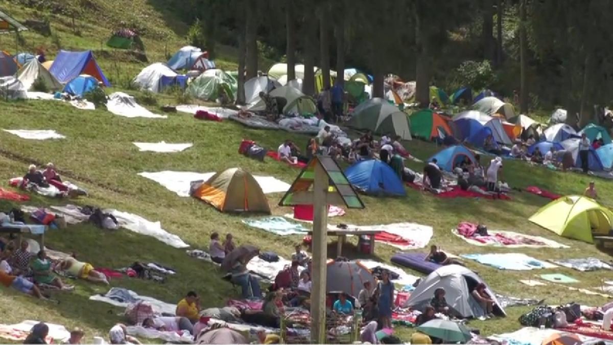 peste 20 000 de oameni asteptati la manastirea nicula de hramul sfintei maria