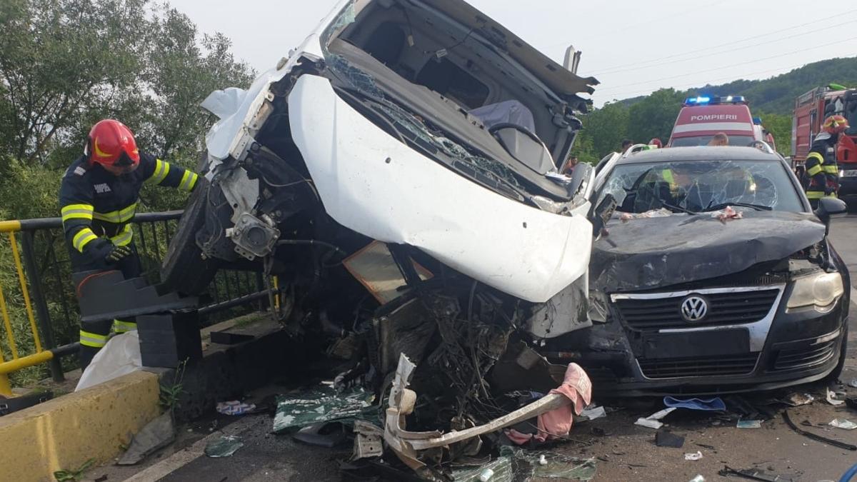 accident rutier teisani prahova un mort zece raniti