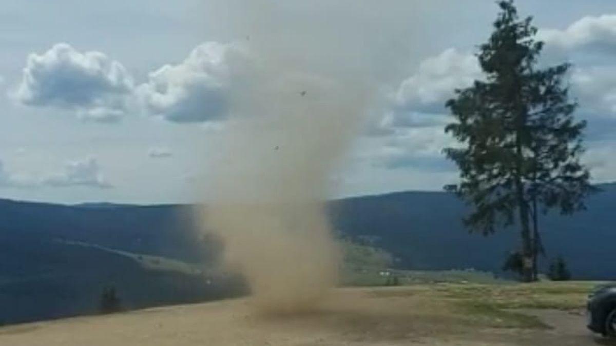 fenomen rar apuseni vartej inedit mica tornada