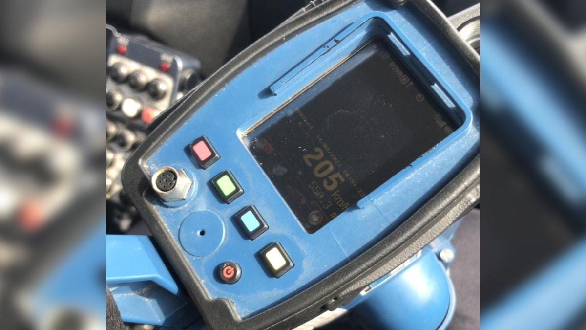 tanar prins de politisti cu 205 km h pe autostrada deva sibiu