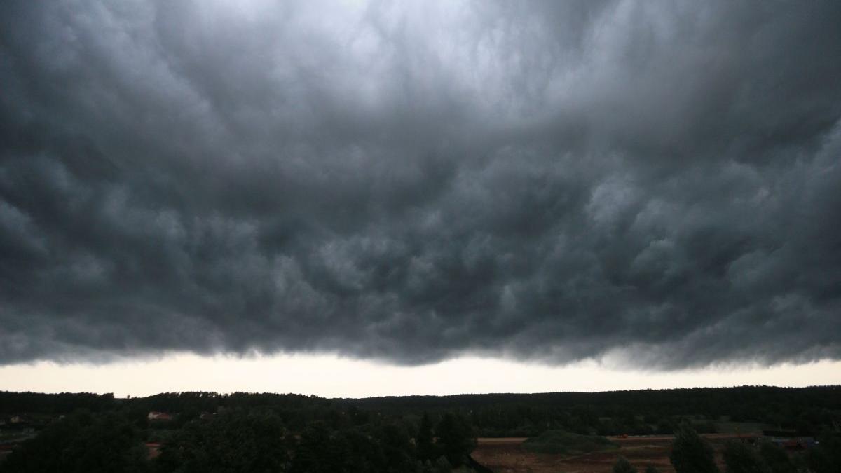 Avertizare meteo ANM de vreme severă imediată în opt judeţe | Autorităţile au trimis mesaje RO-Alert
