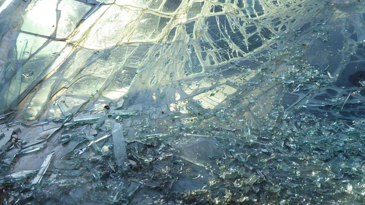 barbat tulcea masini distruse parbrize oglinzi