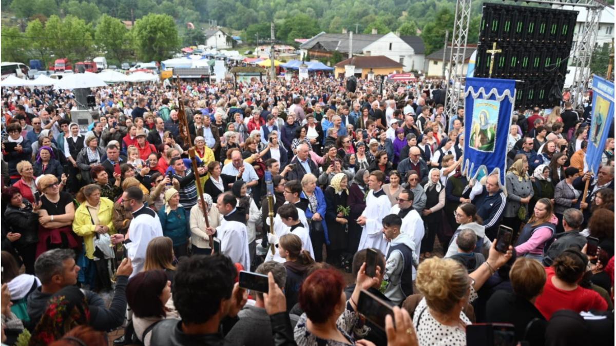 pelerini catolici sanctuarul national marian cacica suceava