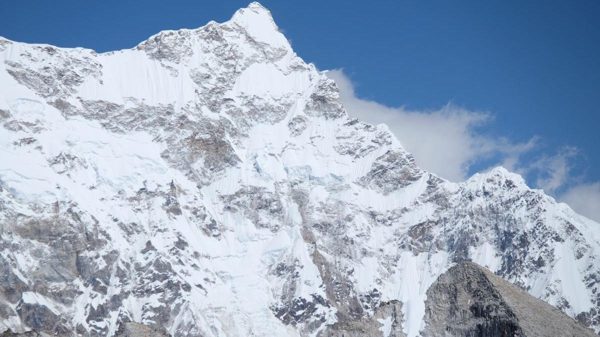 cel mai inalt munte fara picior om niciodata gangkhar puensum munte interzis