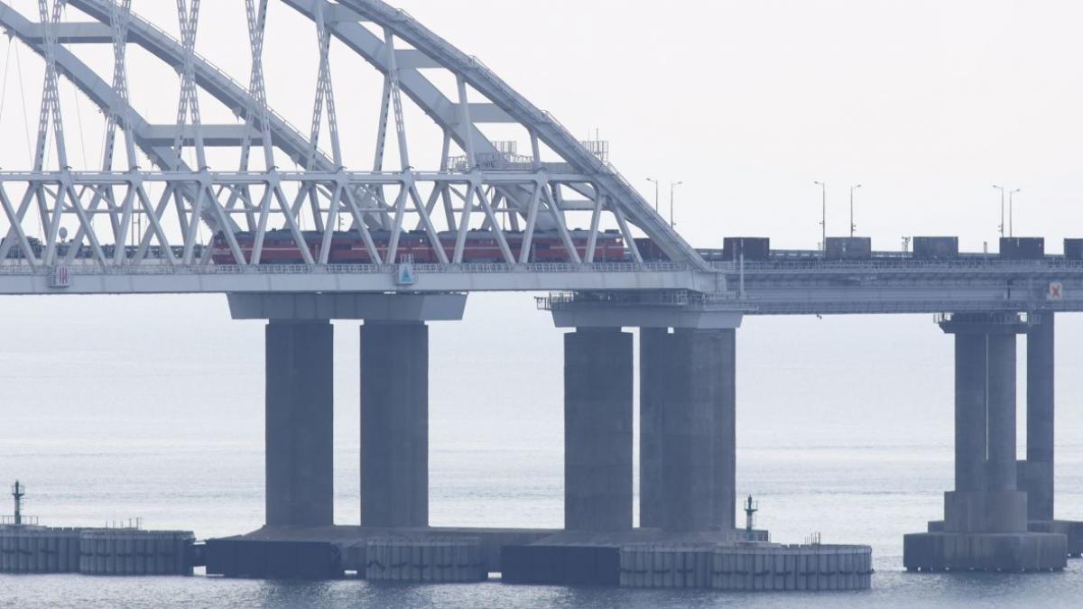 ucraina oficial kiev bombardare pod putin crimeea rusia