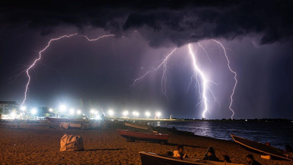 cod rosu canicula furtuni europa italia giorgio armani