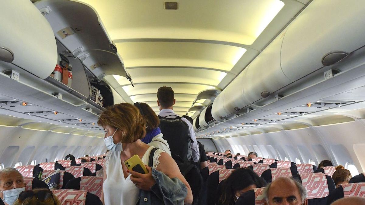 haos aeroport final sezon concedii intarzieri zeci minute curse